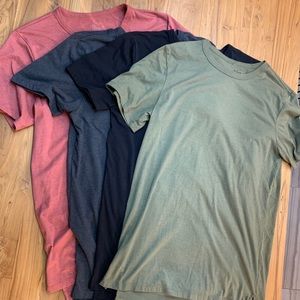 Set of 4 fresh clean tees all long line